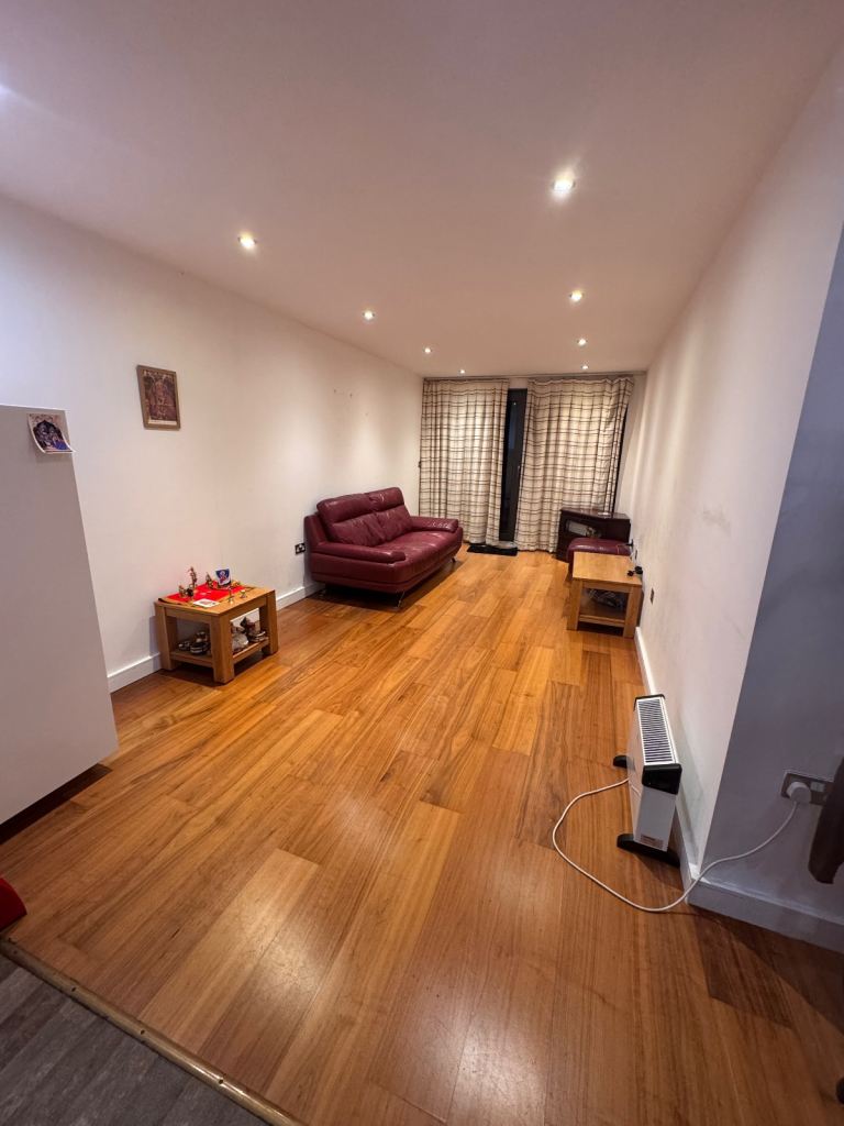 Double room available near slough high street 