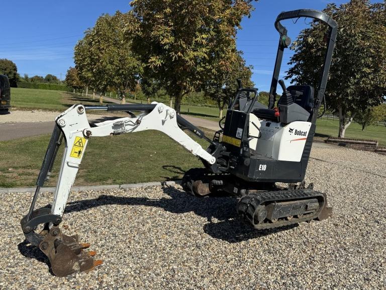 Bobcat E10Z Zero Tail 1 T  Micro Excavator Digger