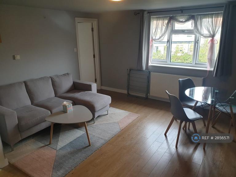 1 bedroom flat in Noel Road, London, W3 (1 bed) (#2856571)
