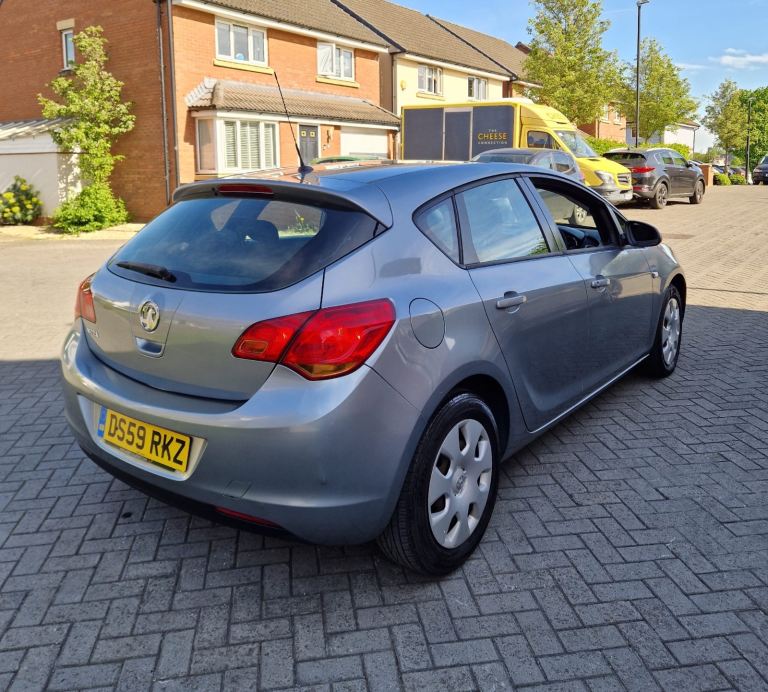 VAUXHALL, ASTRA SRI 2010