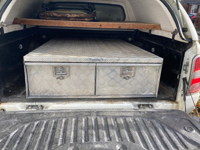 Pick up drawer system 