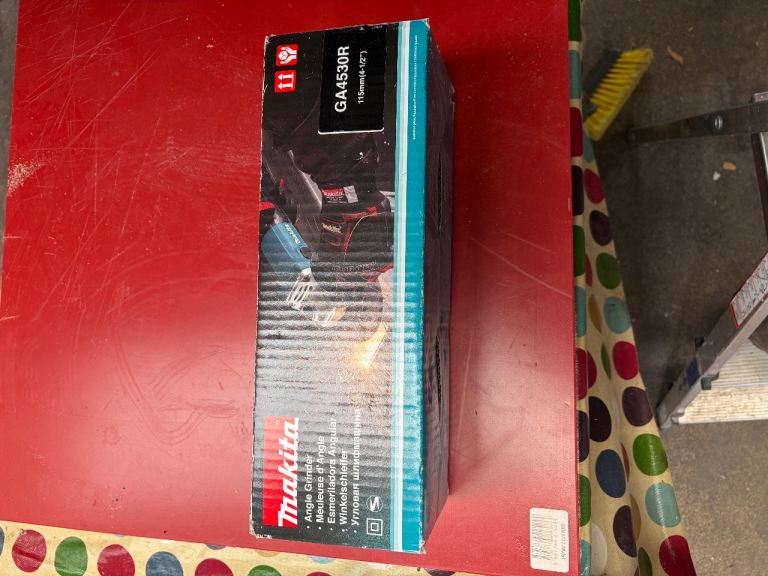 Makita Angle Grinder 