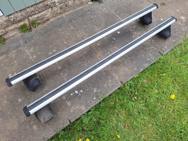 Halfords Exodus aero roof bars, foot pack and fitting kit