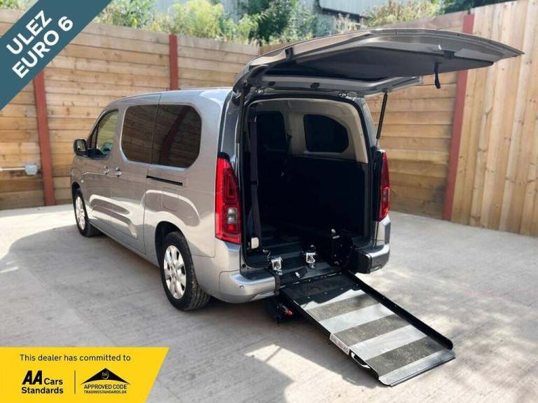 2020 Vauxhall Combo Life 3 Seat Petrol Wheelchair Accessible Disabled Access Vehicle WAV MPV Petr...