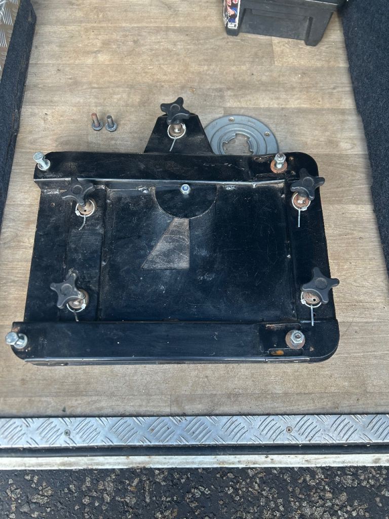 Double swivel seat base 