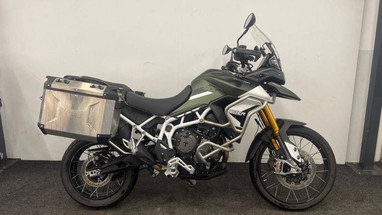TRIUMPH TIGER 900 RALLY *** FULL TRIUMPH HISTORY - PANNIERS ***