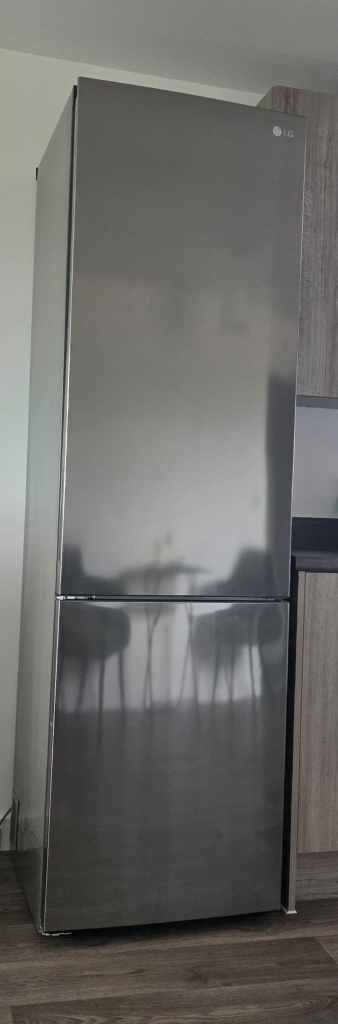 Fridge+freezer 70/30 LG modern and economical