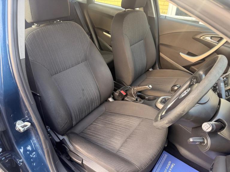 2012 Vauxhall Astra 1.6 Exclusiv Blue 5 Door Low Insurance Group Isofix Aux In