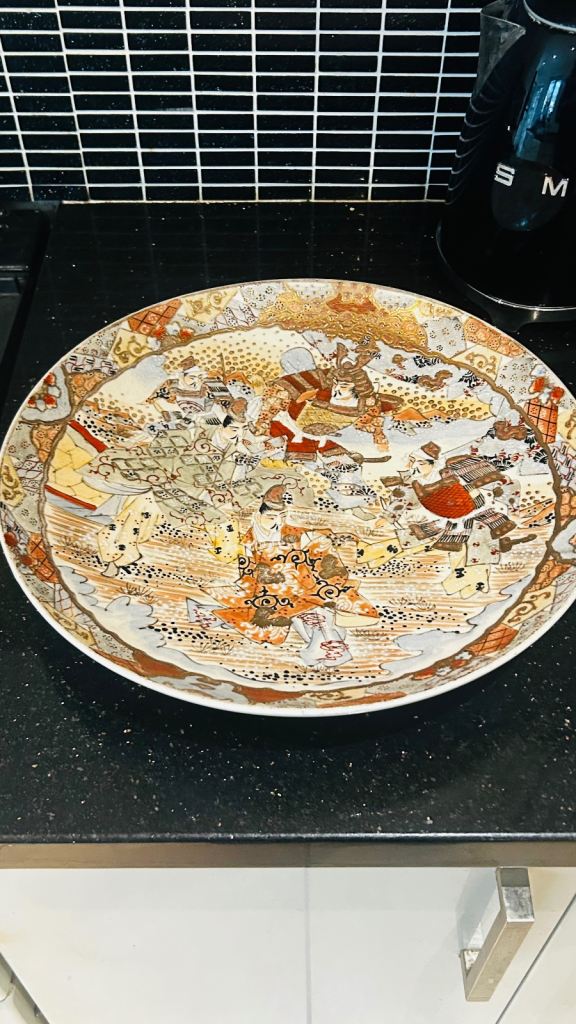 Beautiful Late 19th Century Japanese Satsuma Ware Pottery Charger Plate - Five Warriors
