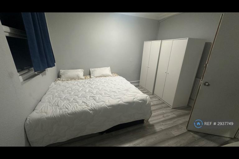 1 bedroom in Lewisham Way, London, SE14 (#2937749)