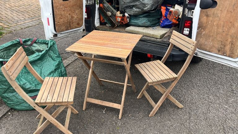 Small out door garden chairs and seats 