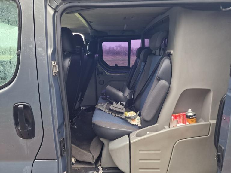 2011 Renault Traffic Grey 5 Seat Crew Cab  Spares Repairs  Turns over No start