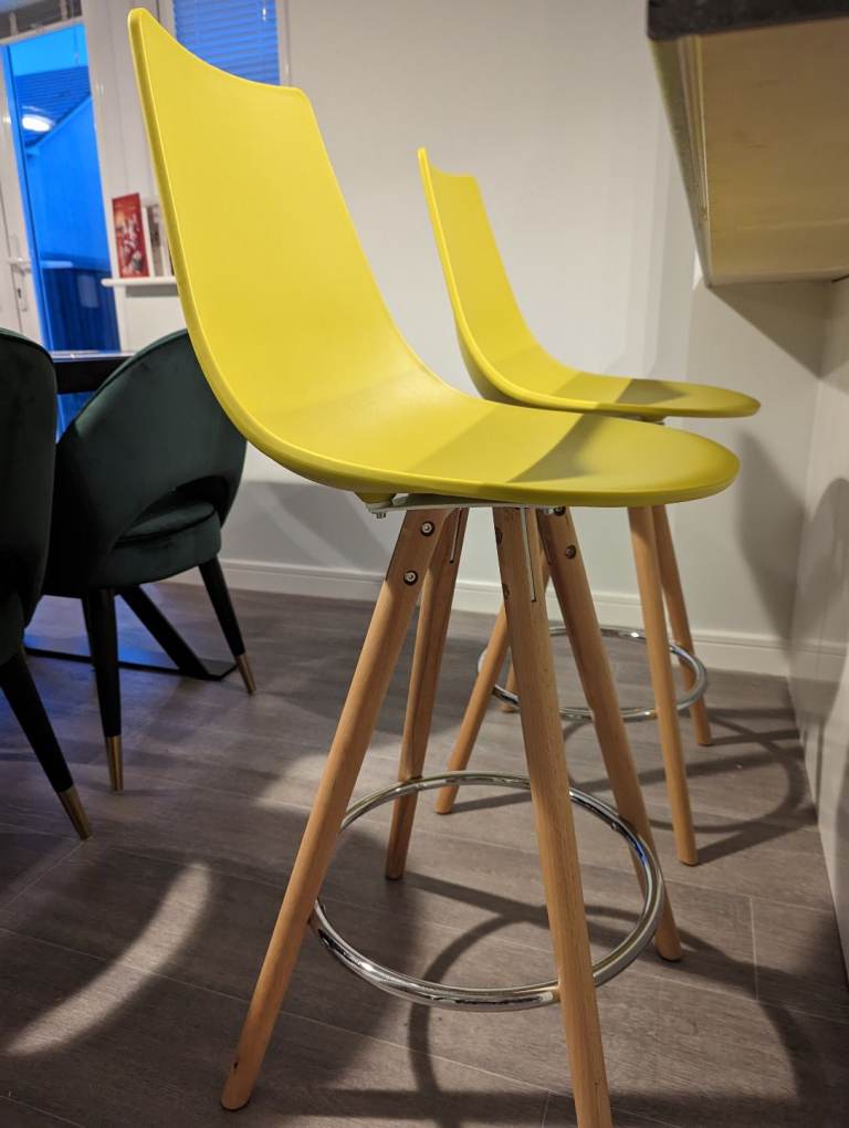 Breakfast bar stools x2
