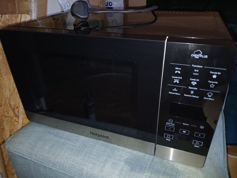 Hotpoint Chef Plus 25L microwave - Very good condition
