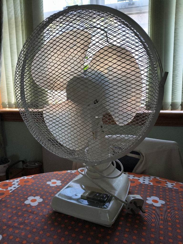 Pending:Working Desk Fan – White, Good Condition