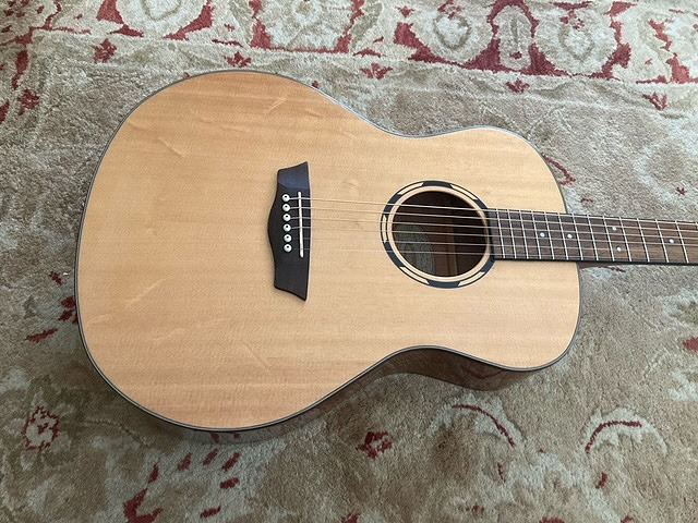 2016 Washburn WLO-10S acoustic, excellent condition, with new gig bag