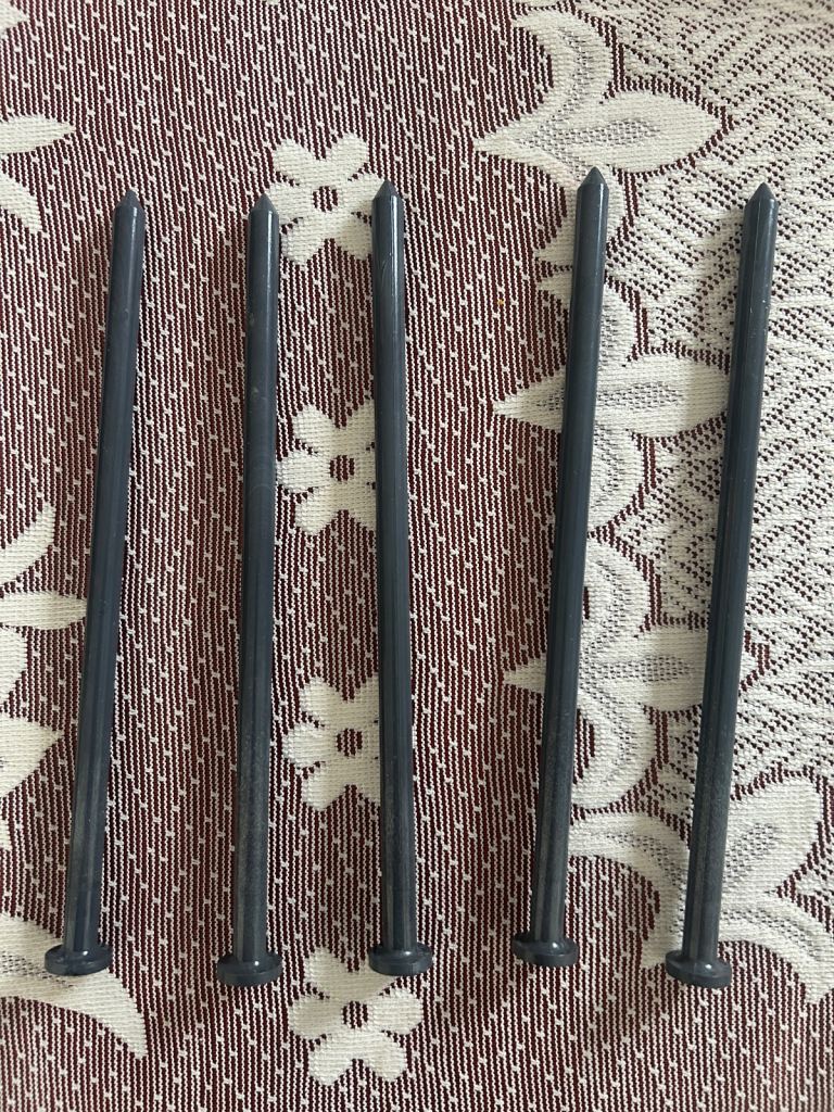 Garden edging stakes