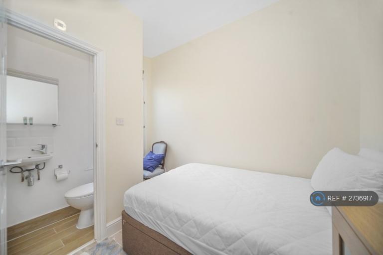 1 bedroom in Kilkie St, London, SW6 (#2736917)