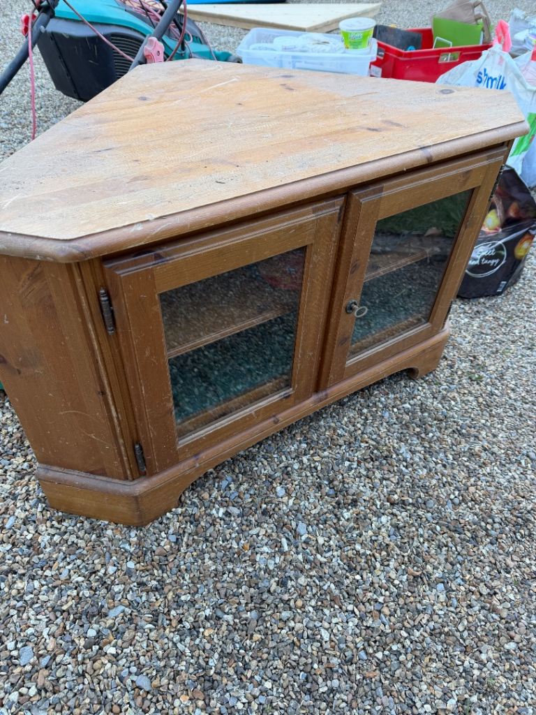 Ducal Corner TV stand