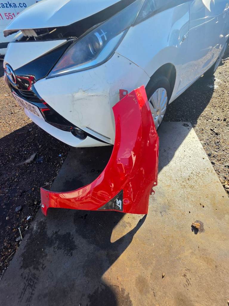 FORD FIESTA ST2 2015 FRONT WING Left Passenger Side RED Breaking Parts 