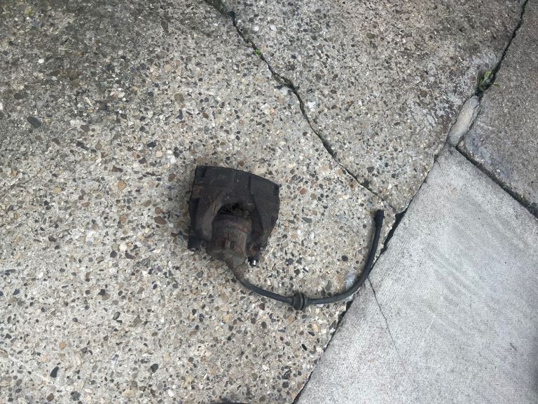 Dacia Duster 2017 (67 plate) 1.5 DCI ns and os front brake calipers