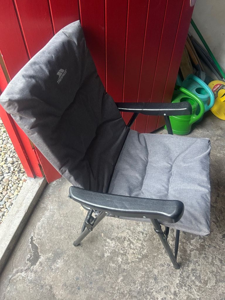 NEW - Trespass camping chair