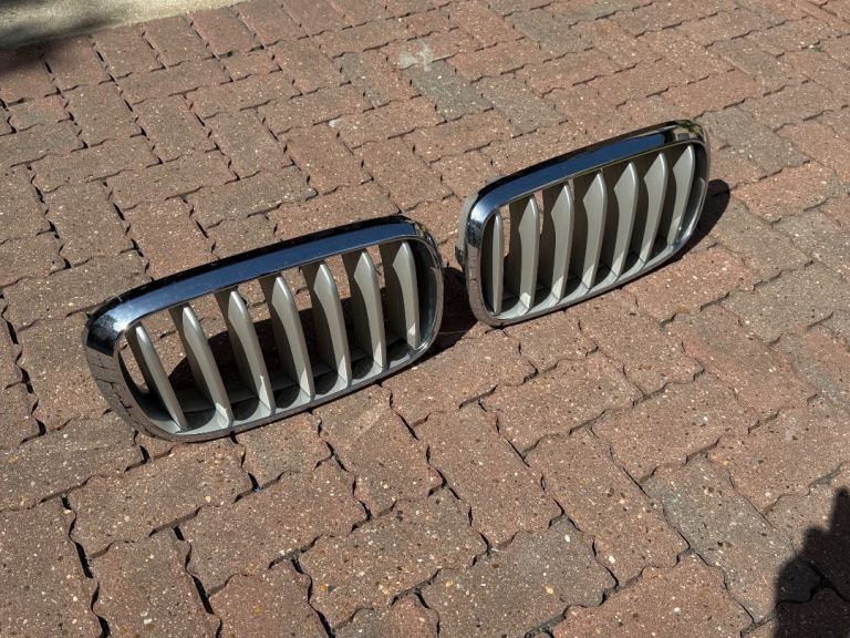 BMW E70 M40D 2007-2013 OEM grill / grille
