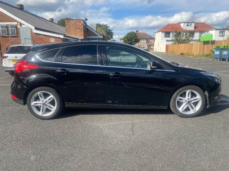 FORD FOCUS 1.0t  ZETEC  ECOBOOST   IN VGC  FSH NEW BELTS  NEW SERVUCE  6 SPEED  SAT NAV WARRANTY 