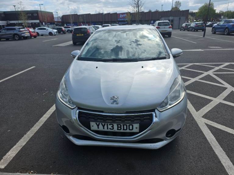 2013 Peugeot 208  hatchback 3 doors, Petrol Car