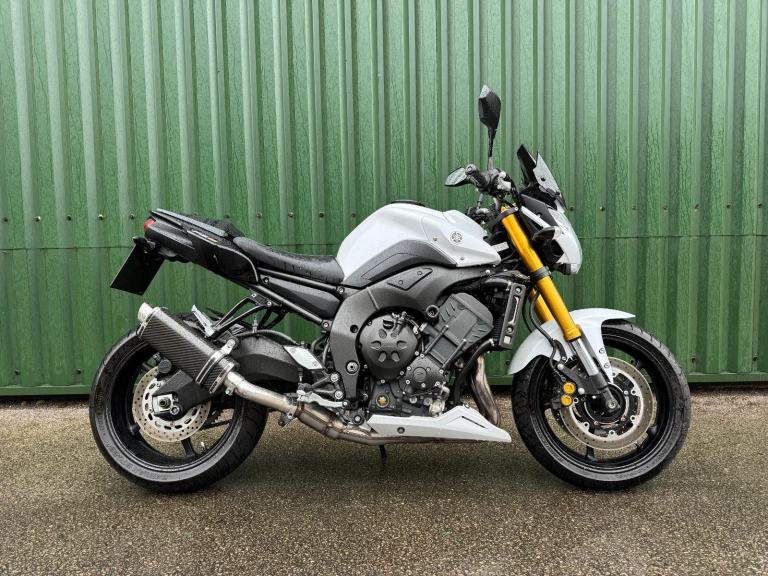Yamaha FZ8 Naked Fazer 2013 White 13200 Miles Carbon Can Very Nice Example