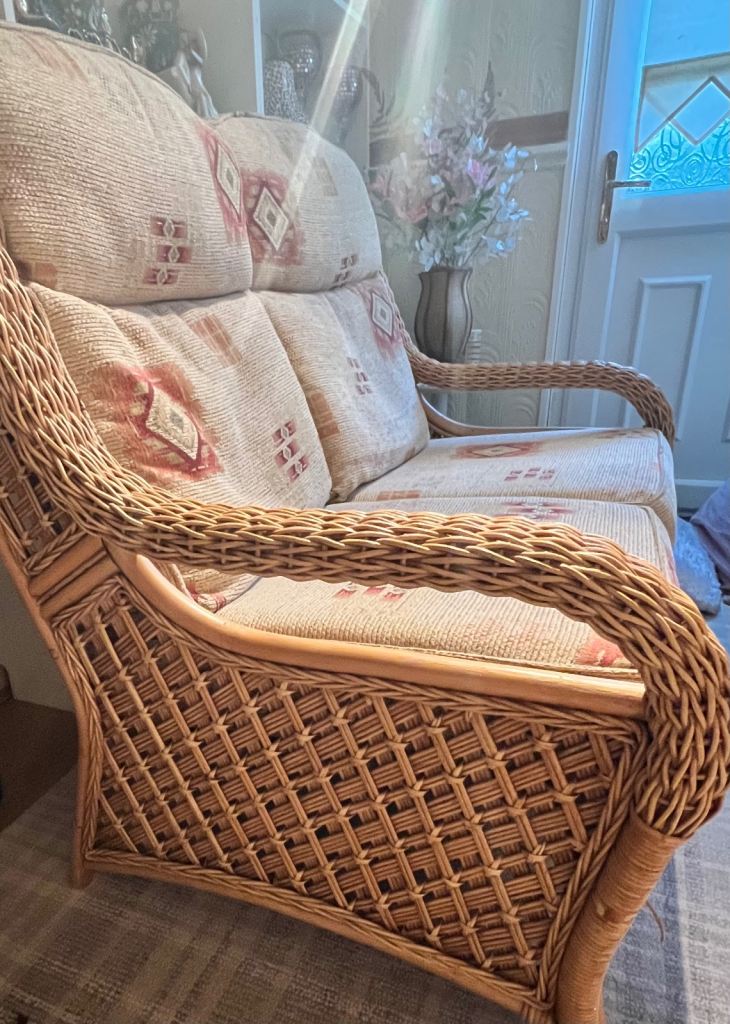Free 2 seater wicker chair 