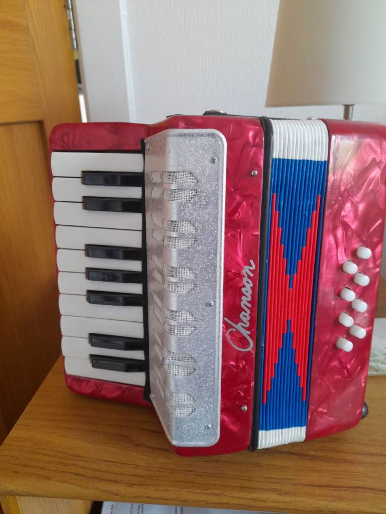 Chanson Manual Accordion 17 keys with 8 bass buttons. Used.