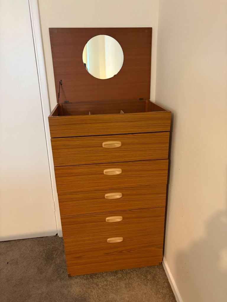 Wooden chest of drawers