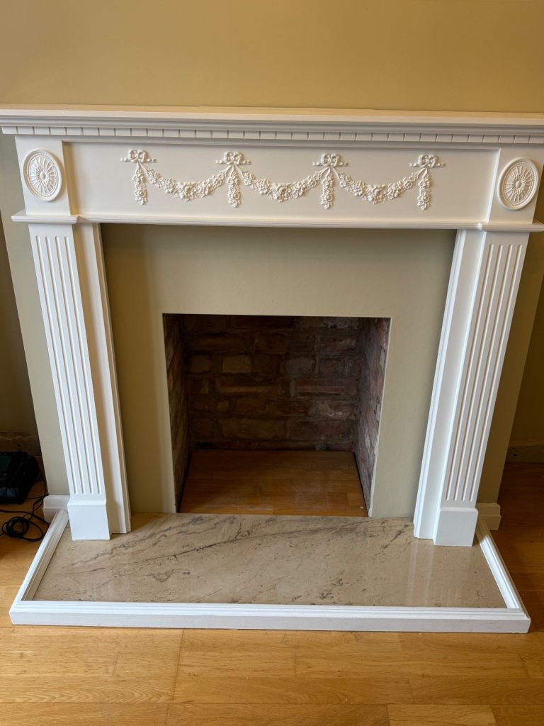 GEORGIAN WOODEN FIREPLACE & HEARTH