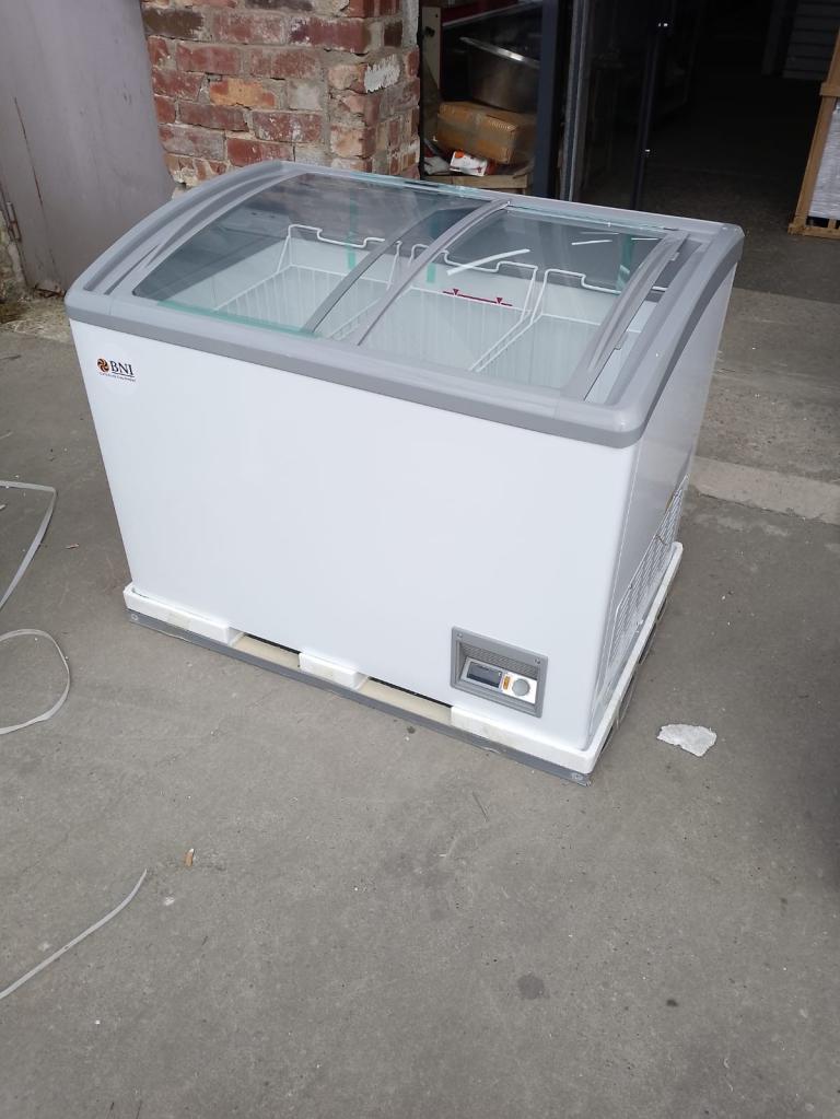 Shop display chest freezer sliding doors+ baskets new