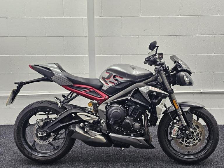 TRIUMPH STREET TRIPLE RS ** ONE OWNER - FULL TRIUMPH HISTORY - 12 MONTH MOT **