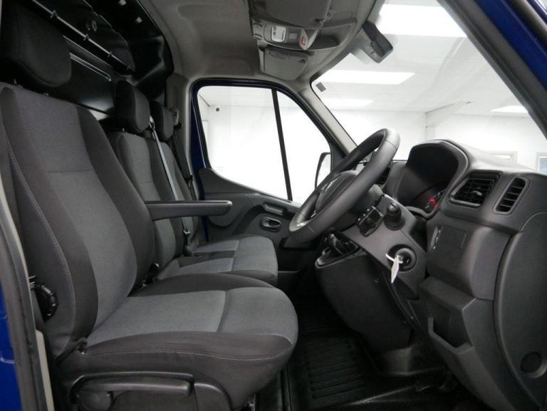 72 RENAULT MASTER 2.3 DCI 135 BHP SWB BUSINESS EDITION ( SAT NAV )