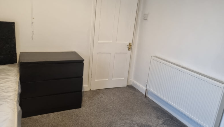 Large Double Room To let - Near City Centre, All Bills Inc