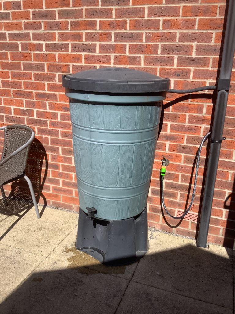 200 Litre water butt with tap