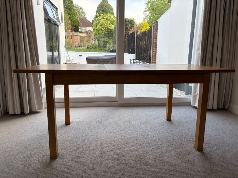 £35 extendable table