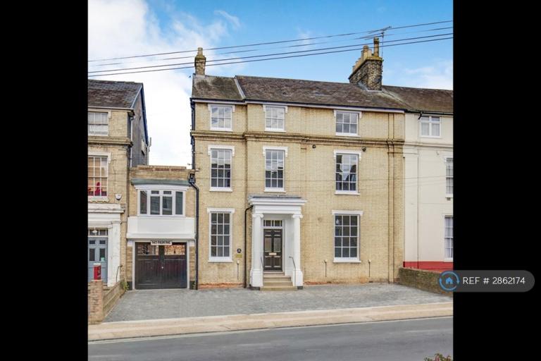 2 bedroom flat in The Lighthouse, Ipswich, IP1 (2 bed) (#2862174)