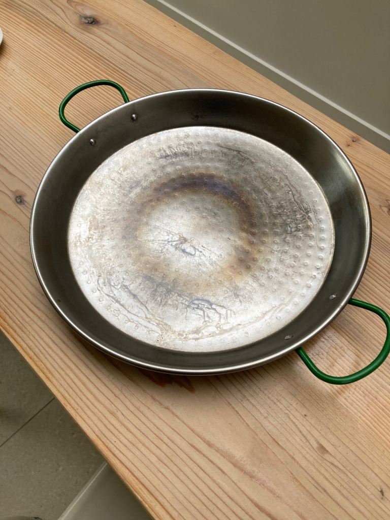 Paella Pan. 8-Person 33.5cm diameter. Steel, frying pan