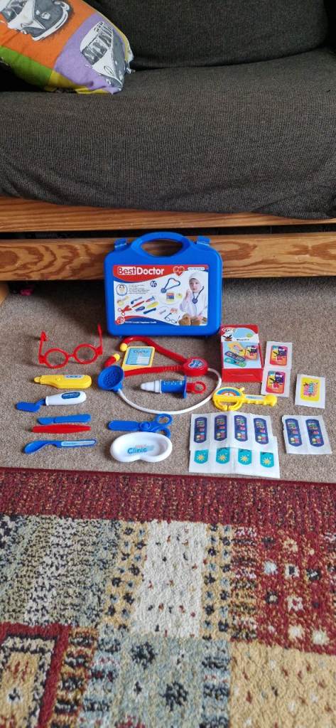 BEST DOCTOR. DOCTOR PLAY SET IN BOX. EXCELLENT CONDITION.