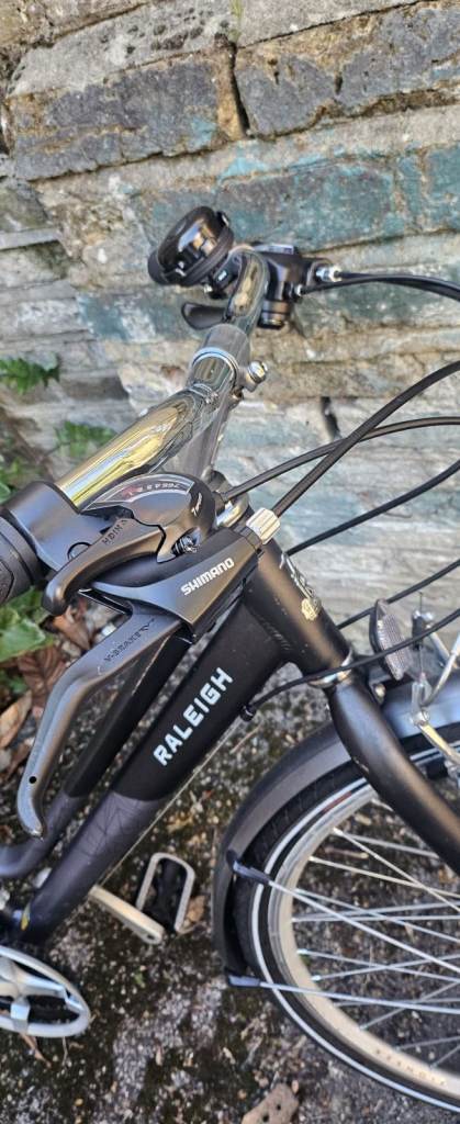 Raleigh City Bike - Grey, Only ridden 2–3 times, kept in dry storage, zero rust, like new
