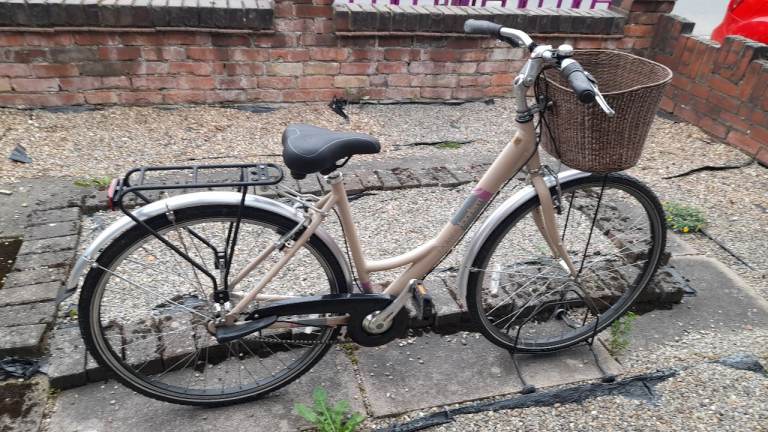 DAWES LADIES HYBRID BIKE. 