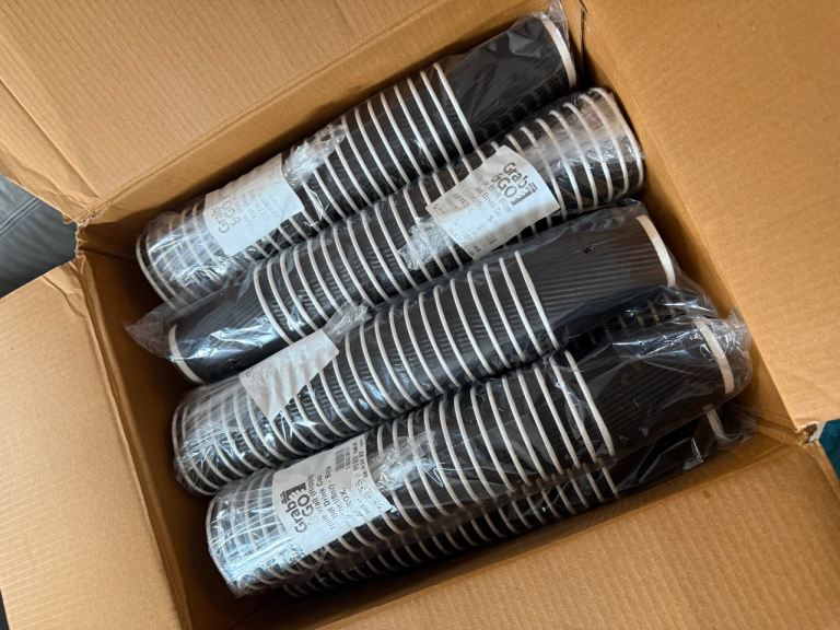 500 Triple Wall Ripple Hot Drink Cups 227ml/8oz - Black, New