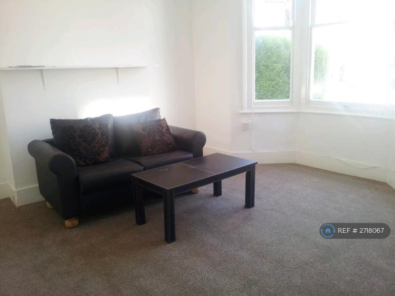 5 bedroom house in Kitchener Road, Seven Sisters, N17 (5 bed) (#2718067)