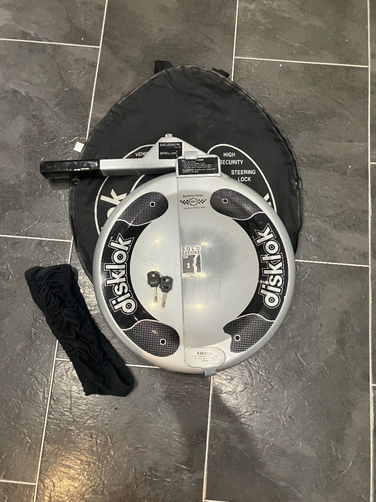 Disklok  Steering Wheel Lock - Small - 2 keys + Storage Bag+Steering Wheel Cover