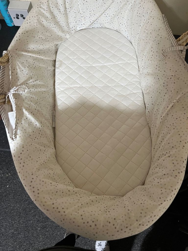 Moses basket with stand and matress