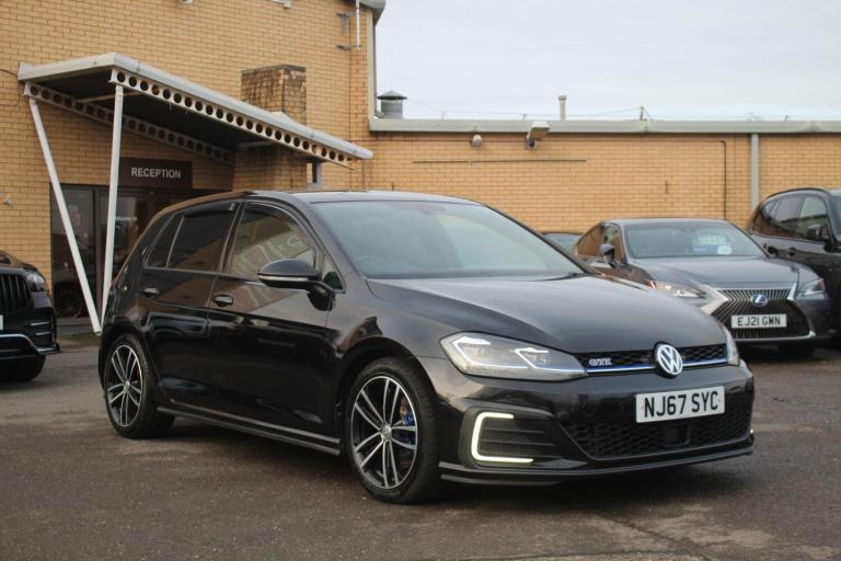 image for  Volkswagen Golf 1.4 TSI 8.7kWh GTE DSG Euro 6 (s/s) 5dr Petrol/Electric Hybrid Automatic